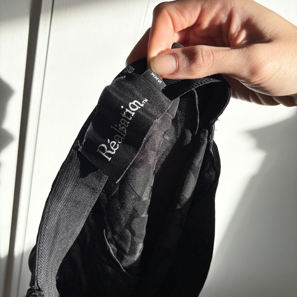 REALISATION PAR Naomi silk skirt in black Romance pattern - Picture 2 of 9